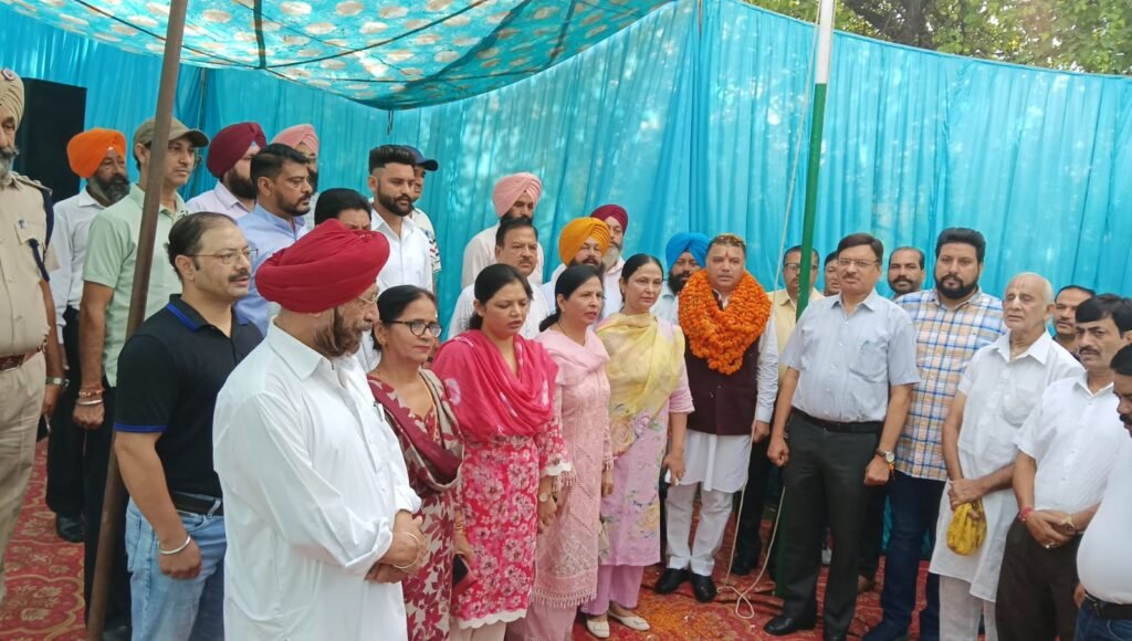 ਨਗਰ ਕੌਂਸਲ ਰੂਪਨਗਰ ਵਿਖੇ ਆਜ਼ਾਦੀ ਦਿਵਸ ਮਨਾਇਆ 1000447446