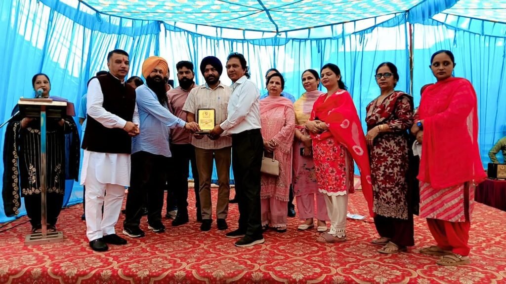 ਨਗਰ ਕੌਂਸਲ ਰੂਪਨਗਰ ਵਿਖੇ ਆਜ਼ਾਦੀ ਦਿਵਸ ਮਨਾਇਆ 1000447487