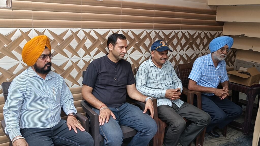 ਬਾਈ ਜੀ ਪੰਜਾਬੀ ਤੇ ਨਵੇਂ ਦਫਤਰ ਦਾ ਉਦਘਾਟਨ ਹਲਕਾ ਵਿਧਾਇਕ ਐਡਵੋਕੇਟ ਦਿਨੇਸ਼ ਕੁਮਾਰ ਚੱਡਾ ਨੇ ਕੀਤਾ oplus 0