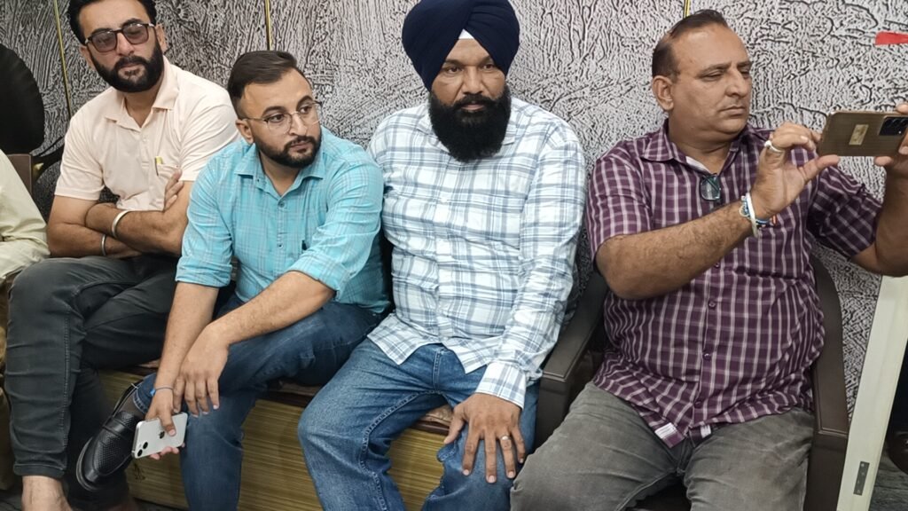 ਬਾਈ ਜੀ ਪੰਜਾਬੀ ਤੇ ਨਵੇਂ ਦਫਤਰ ਦਾ ਉਦਘਾਟਨ ਹਲਕਾ ਵਿਧਾਇਕ ਐਡਵੋਕੇਟ ਦਿਨੇਸ਼ ਕੁਮਾਰ ਚੱਡਾ ਨੇ ਕੀਤਾ oplus 0