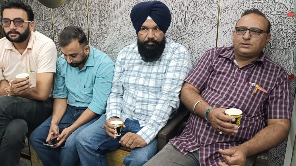 ਬਾਈ ਜੀ ਪੰਜਾਬੀ ਤੇ ਨਵੇਂ ਦਫਤਰ ਦਾ ਉਦਘਾਟਨ ਹਲਕਾ ਵਿਧਾਇਕ ਐਡਵੋਕੇਟ ਦਿਨੇਸ਼ ਕੁਮਾਰ ਚੱਡਾ ਨੇ ਕੀਤਾ oplus 0