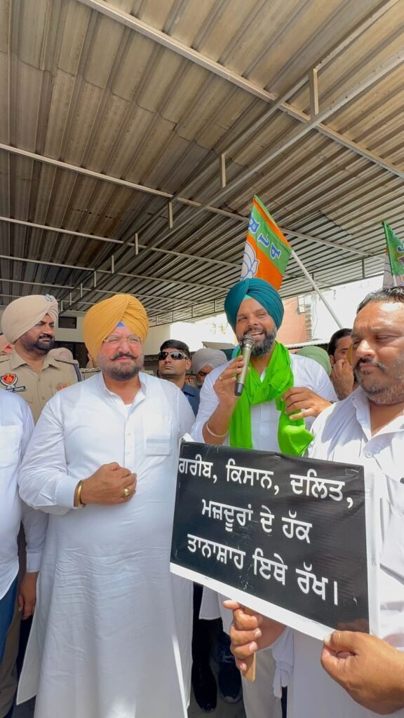 ਲਾਲਪੁਰਾ ਚ ਭਾਜਪਾ ਦਾ ਵਿਸ਼ੇਸ਼ ਸੇਵਾ ਕੈਂਪ ਪੁਲਿਸ ਨੇ ਰੋਕਿਆ 1000448352