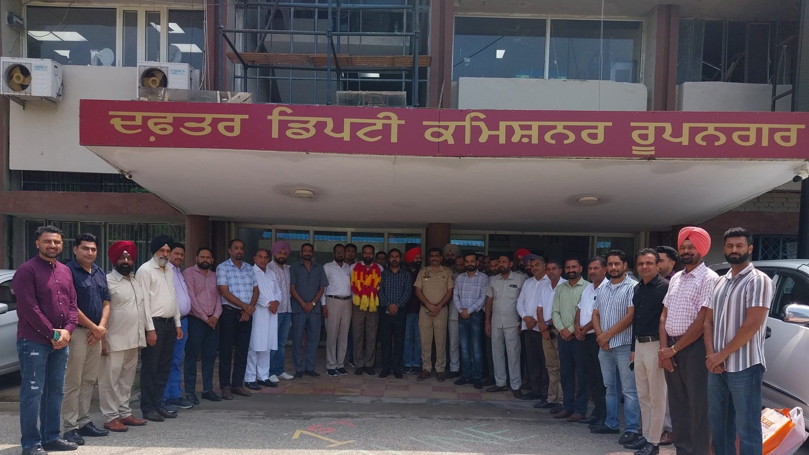 ਏ.ਐੱਸ.ਆਈ ਨਰਿੰਦਰ ਕੁਮਾਰ ਨੂੰ ਸੇਵਾ ਮੁਕਤੀ ਤੇ ਵਿਭਾਗ ਵੱਲੋਂ ਦਿੱਤੀ ਗਈ ਨਿੱਘੀ ਵਿਦਾਇਗੀ 1000448912