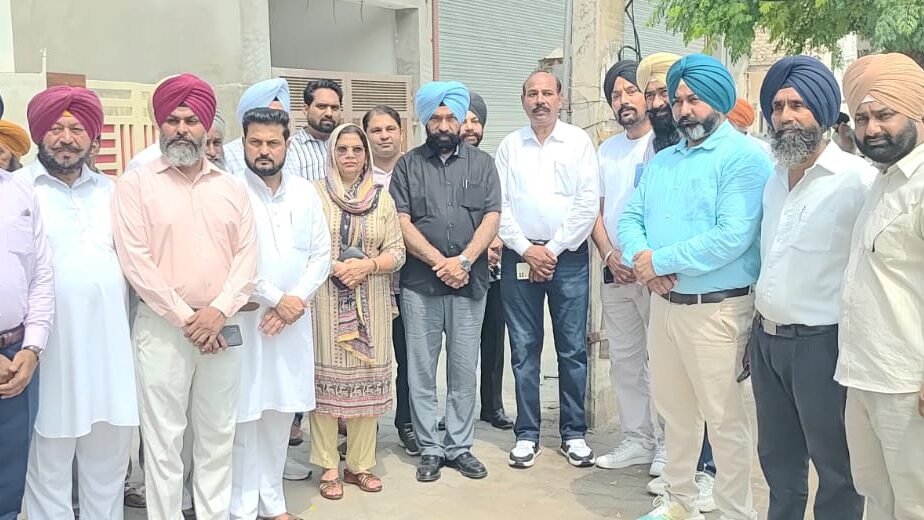 ਵਿਧਾਇਕ ਡਾ. ਚਰਨਜੀਤ ਸਿੰਘ ਵੱਲੋਂ ਇਕ ਕਰੋੜ ਰੁਪਏ ਦੇ ਵਿਕਾਸ ਕਾਰਜਾਂ ਦਾ ਕੀਤਾ ਗਿਆ ਉਦਘਾਟਨ 1000448978