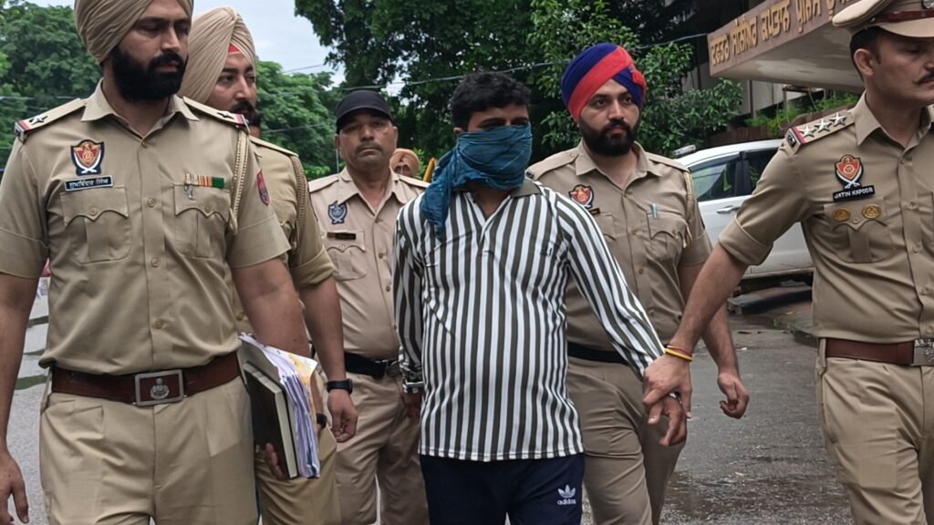 ਰੂਪਨਗਰ ਪੁਲਿਸ ਨੇ ਅਣਪਛਾਤੀ ਔਰਤ ਦੇ ਅੰਨੇ ਕਤਲ ਦੀ ਗੁੱਥੀ ਸੁਲਝਾਈ oplus 0