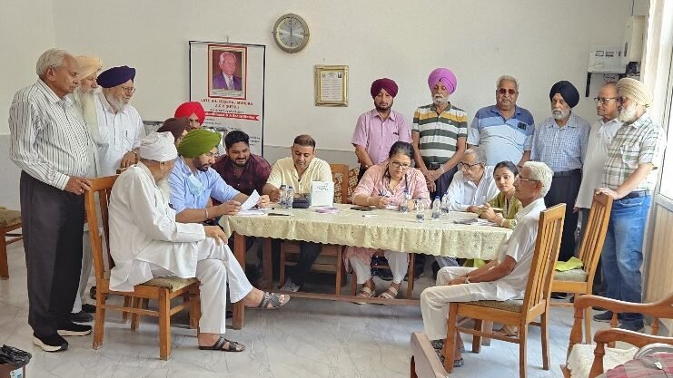 ਸੀ. ਜੀ. ਐਮ ਨੇ ਬਜ਼ੁਰਗਾਂ ਦੇ ਆਪਣੇ ਘਰ 'ਚ ਲਗਵਾਇਆ ਮੈਡੀਕਲ ਕੈਂਪ 1000449777