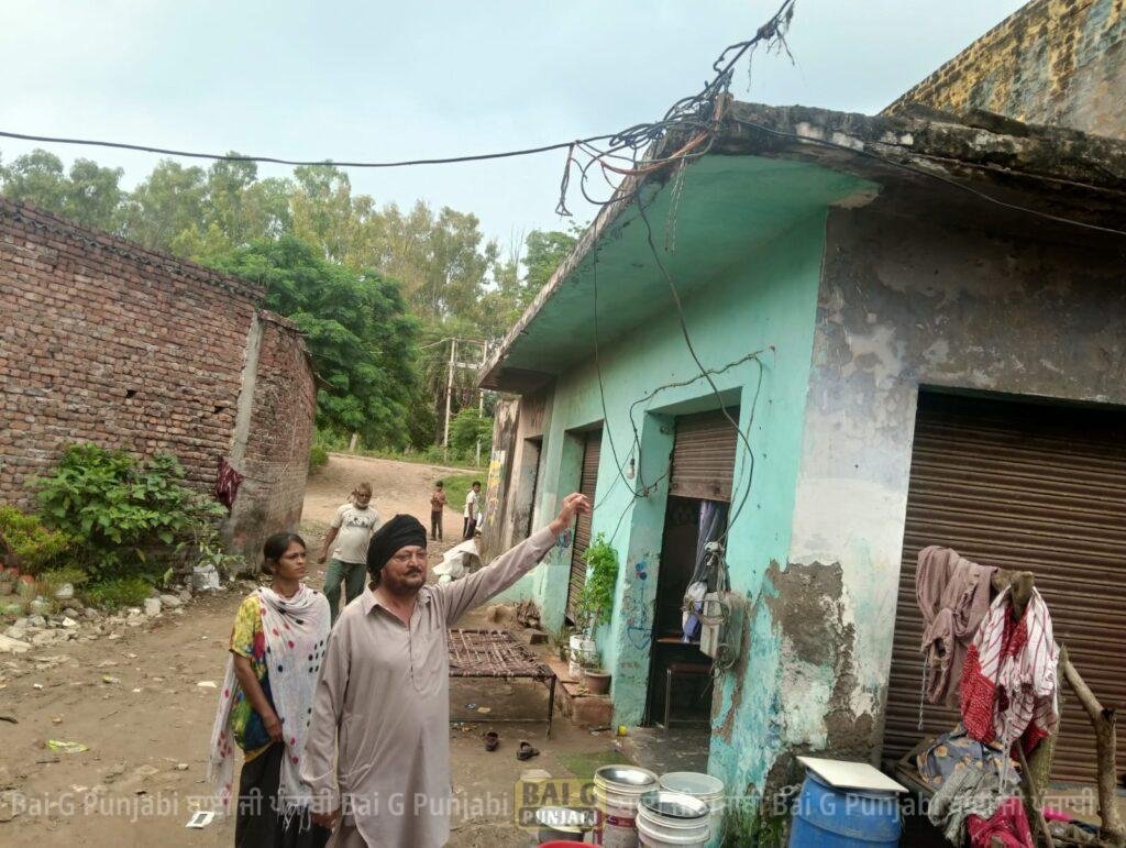 ਬਿਜਲੀ ਦੀ ਤਾਰਾਂ ਅਤੇ ਨੰਗੇ ਜੋੜਾਂ ਕਰਕੇ ਹਾਦਸਾ ਵਾਪਰਨ ਦਾ ਖਦਸਾ 1000450258