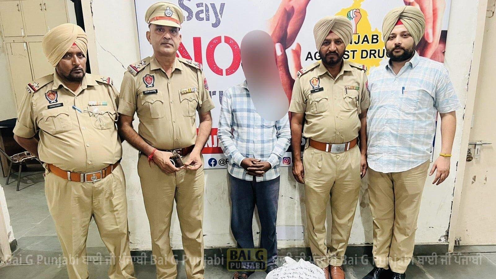 08 ਕਿਲੋਗ੍ਰਾਮ ਗਾਂਜੇ ਸਮੇਤ ਤੇ ਨਸ਼ਾ ਕਰਨ ਦੇ ਆਦੀ ਕੁੱਲ 03 ਵਿਅਕਤੀ ਕੀਤੇ ਗ੍ਰਿਫ਼ਤਾਰ 1000450993
