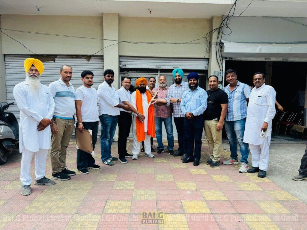 ਅਵਤਾਰ ਸਿੰਘ ਆੜ੍ਹਤੀ ਦਾ ਪੰਜਾਬ ਆੜ੍ਹਤੀ ਐਸੋਸੀਏਸ਼ਨ ਦੇ ਉਪ ਪ੍ਰਧਾਨ ਬਣਨ ਤੇ ਸਨਮਾਨ ਕੀਤਾ 1000452113