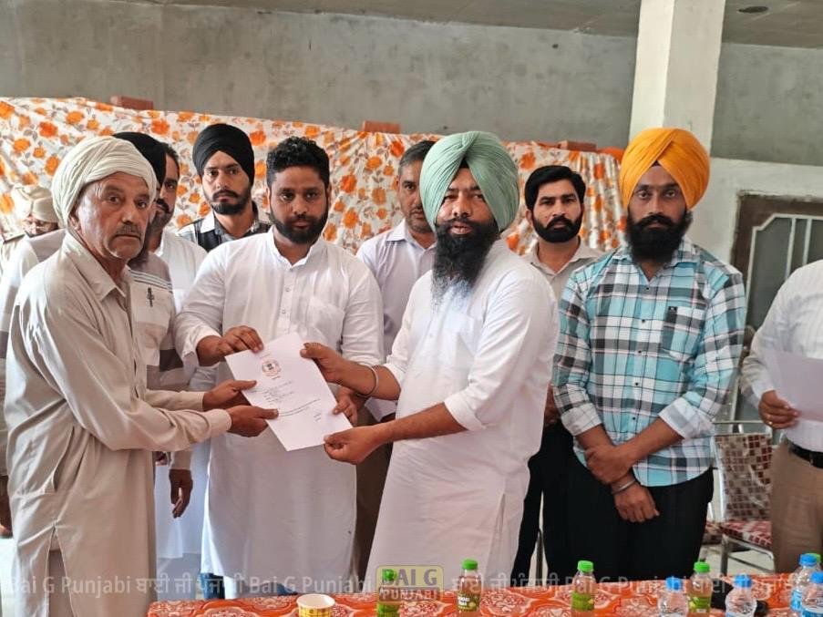 ਐਸ.ਡੀ.ਐਮ. ਤੇ ਚੇਅਰਮੈਨ ਮਾਰਕਿਟ ਕਮੇਟੀ ਸ੍ਰੀ ਅਨੰਦਪੁਰ ਸਾਹਿਬ ਵਲੋਂ ਹੜ੍ਹ ਪੀੜਤ ਕਿਸਾਨਾਂ ਨੂੰ 3.5 ਲੱਖ ਰੁਪਏ ਦੀ ਰਾਹਤ ਰਕਮ ਵੰਡ 1000453713