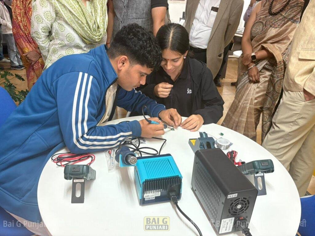 ਆਈਆਈਟੀ ਰੋਪੜ ਵੱਲੋਂ ਹਿਮਾਚਲ ਪ੍ਰਦੇਸ਼ ਵਿੱਚ ਦੂਜੀ Cyber-Physical Systems (CPS) ਲੈਬ ਦਾ ਉਦਘਾਟਨ ਸ਼ੂਲਿਨੀ ਯੂਨੀਵਰਸਿਟੀ, ਸੋਲਨ ਵਿੱਚ ਕੀਤਾ ਗਿਆ 1000453870