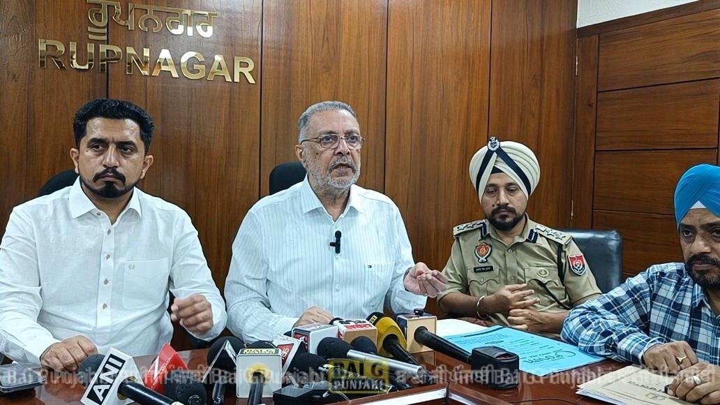 ਸ੍ਰੀ ਗੁਰੂ ਤੇਗ ਬਹਾਦਰ ਸਾਹਿਬ ਦੇ 350 ਸਾਲਾਂ ਸ਼ਹੀਦੀ ਸਮਾਗਮ ਮੌਕੇ ਸਿਹਤ ਵਿਭਾਗ ਵੱਲੋਂ 24×7 ਉੱਚ ਪੱਧਰੀ ਸਿਹਤ ਸਹੂਲਤਾਂ ਪ੍ਰਦਾਨ ਕੀਤੀਆਂ ਜਾਣਗੀਆਂ - ਡਾ. ਬਲਬੀਰ ਸਿੰਘ 1000453914