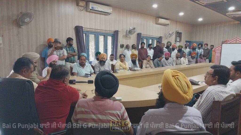 ਐਸਡੀਐਮ ਤੇ ਡੀਐਸਪੀ ਰੂਪਨਗਰ ਨੇ ਵਾਰਡ ਡਿਫੈਂਸ ਕਮੇਟੀ ਦੇ ਮੈਂਬਰਾਂ ਨਾਲ ਕੀਤੀ ਮੀਟਿੰਗ 1000454549