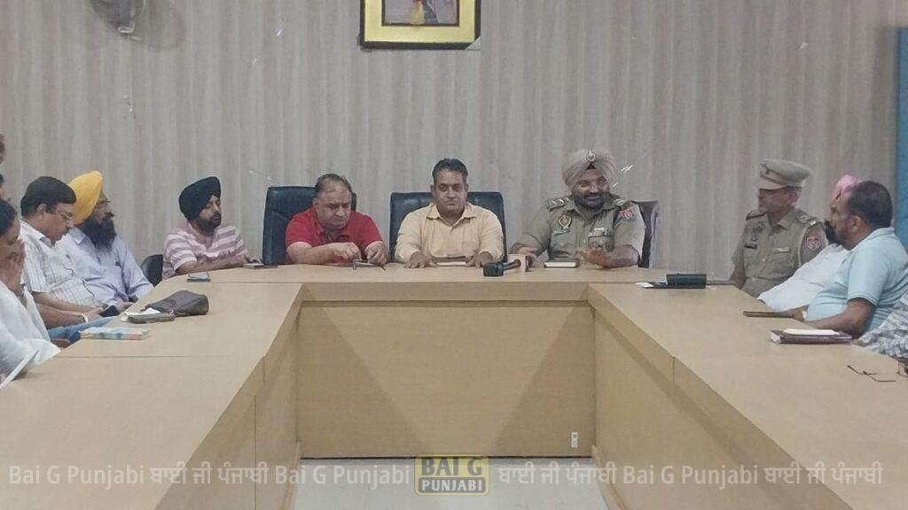 ਐਸਡੀਐਮ ਤੇ ਡੀਐਸਪੀ ਰੂਪਨਗਰ ਨੇ ਵਾਰਡ ਡਿਫੈਂਸ ਕਮੇਟੀ ਦੇ ਮੈਂਬਰਾਂ ਨਾਲ ਕੀਤੀ ਮੀਟਿੰਗ 1000454551