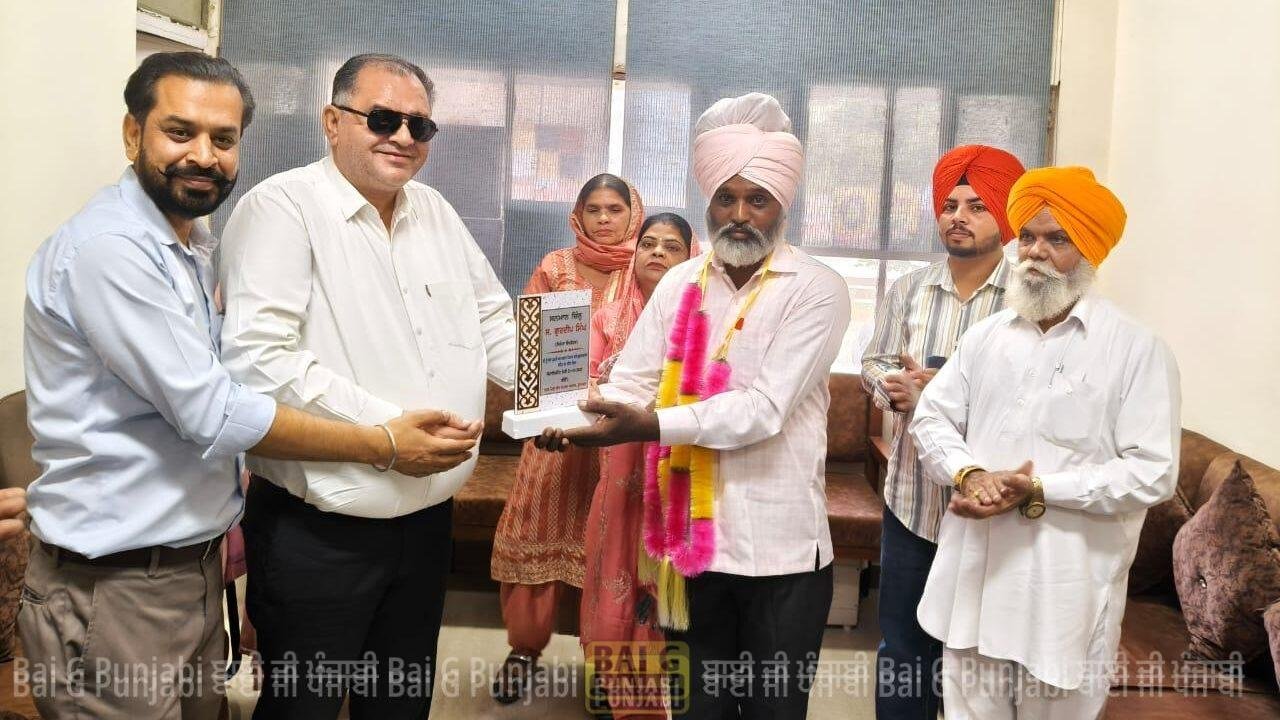 ਗੁਰਦੀਪ ਸਿੰਘ ਨੂੰ ਸੇਵਾ ਮੁਕਤੀ ਤੇ ਲੋਕ ਸੰਪਰਕ ਵਿਭਾਗ ਵੱਲੋਂ ਦਿੱਤੀ ਗਈ ਨਿੱਘੀ ਵਿਦਾਇਗੀ 1000455256