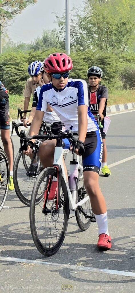 ਰੂਪਨਗਰ ਦੇ ਅਖਿਲੇਸ਼ ਵਰਮਾ ਨੇ ਰੋਡ ਸਾਇਕਲਿੰਗ ਅੰਡਰ-14 ਲੜਕੇ ਵਿੱਚ ਦੋ ਗੋਲਡ ਮੈਡਲ ਹਾਸਿਲ ਕੀਤੇ 1000455422