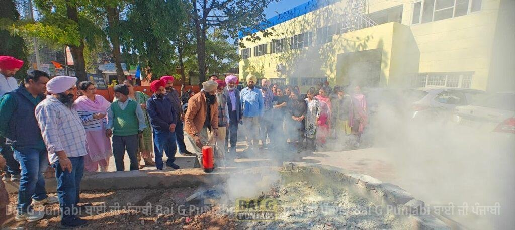 ਸ਼ਹੀਦੀ ਸਮਾਗਮ ਦੌਰਾਨ ਕਿਸੇ ਵੀ ਹੰਗਾਮੀ ਹਾਲਾਤ ਨਾਲ ਨਜਿੱਠਣ ਲਈ ਸਿਹਤ ਵਿਭਾਗ ਤਿਆਰ-ਬਰ-ਤਿਆਰ 1000456581