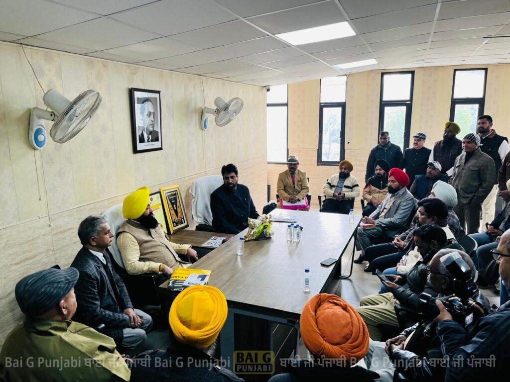 ਸਮਾਜਿਕ ਭਾਈਚਾਰੇ ਨੂੰ ਬਣਾਉਣ ਵਾਲੀ ਵਿਚਾਰਧਾਰਾ ਨੂੰ ਉਤਸ਼ਾਹਤ ਕਰਨ ਲਈ ਡਾ. ਅੰਬੇਡਕਰ ਜੀ ਦੀਆਂ ਲਿਖਤਾਂ ਤੇ ਭਾਸ਼ਣ ਮੁੜ ਪੜੇ ਜਾਣ - ਚੇਅਰਮੈਨ ਜਸਵੀਰ ਸਿੰਘ ਗੜ੍ਹੀ 1000458822