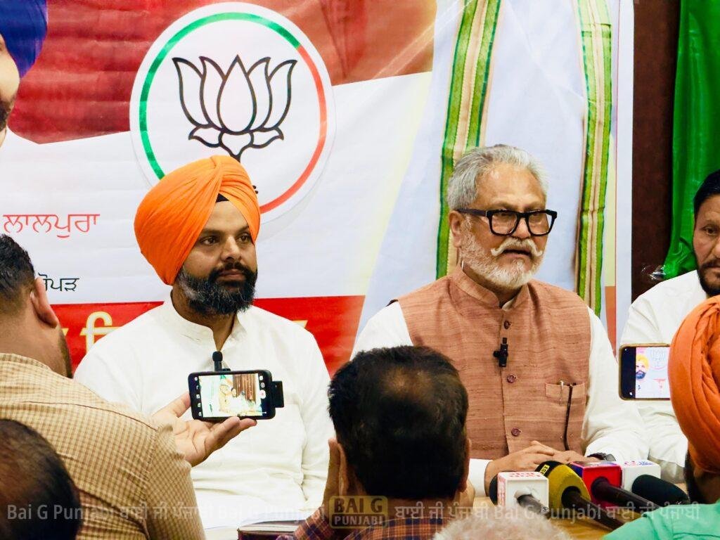 ਰੂਪਨਗਰ ਵਿਖੇ ਪ੍ਰੈਸ ਕਾਨਫਰੰਸ ਦੌਰਾਨ ਸ਼੍ਰੀ ਅਨੀਸ਼ ਸਦਾਨਾ ਨੇ 14 ਮਾਰਚ ਨੂੰ ਮੋਗਾ ਵਿੱਚ ਹੋਣ ਵਾਲੀ ਪੰਜਾਬ ਬਚਾਓ ਭਾਜਪਾ ਲਿਆਓ ਰੈਲੀ ਬਾਰੇ ਦਿੱਤੀ ਜਾਣਕਾਰੀ 1000463644