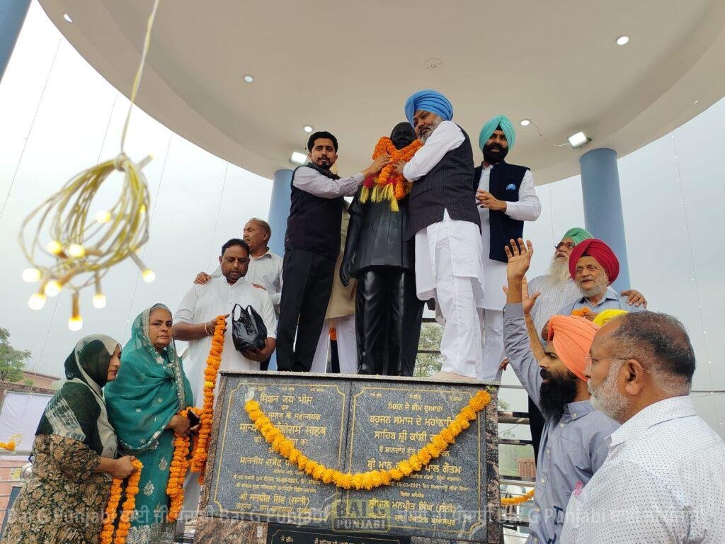 ਵਿੱਤ ਮੰਤਰੀ ਹਰਪਾਲ ਚੀਮਾ ਨੇ ਸਾਹਿਬ ਕਾਂਸ਼ੀ ਰਾਮ ਦੇ 92ਵੇਂ ਜਨਮ ਦਿਵਸ ਮੌਕੇ ਪਿੰਡ ਖੁਆਸਪੁਰਾ ਵਿਖੇ ਸ਼ਰਧਾਂਜਲੀ ਅਰਪਿਤ ਕੀਤੀ 1000464550