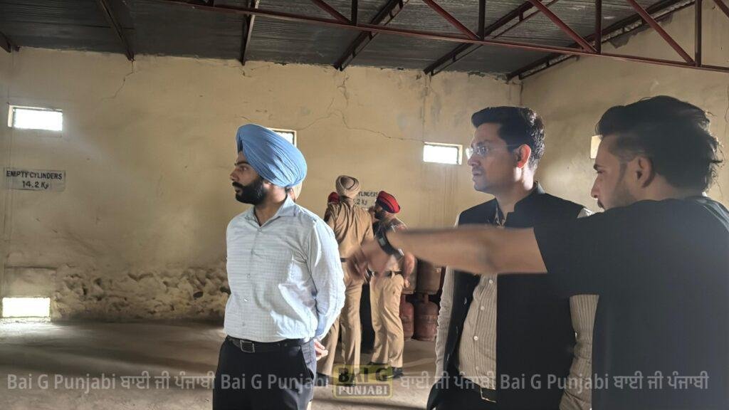 ਡੀਸੀ ਨੇ ਗੈਸ ਏਜੰਸੀ ਤੇ ਮਾਰਿਆ ਛਾਪਾ 1000464944