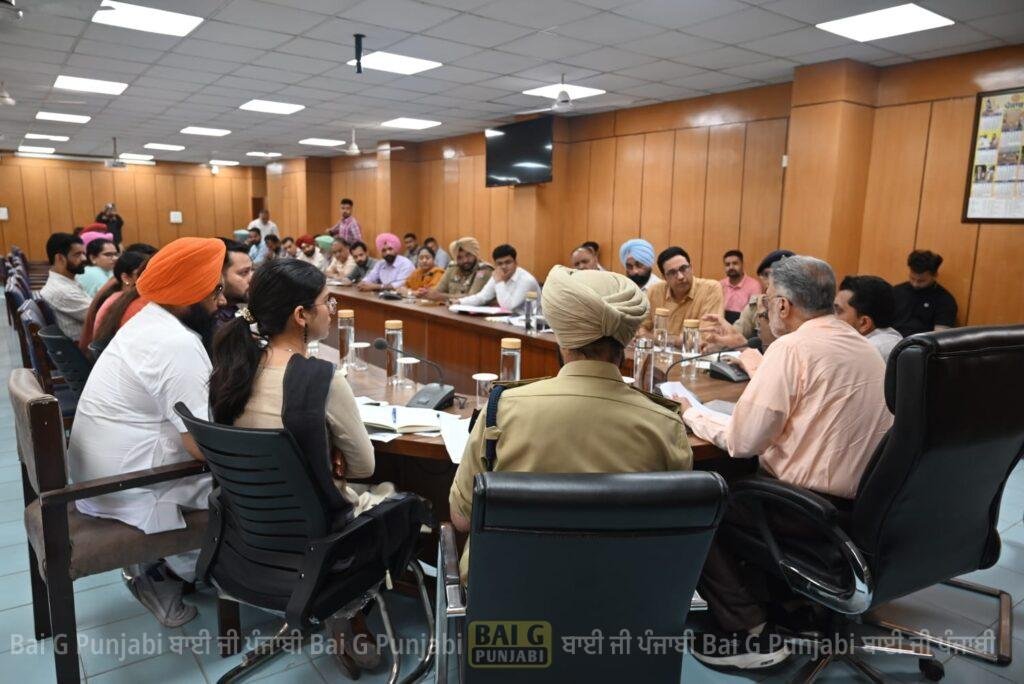 ਰੂਪਨਗਰ ਜ਼ਿਲ੍ਹਾ ਮੁੱਖ ਮੰਤਰੀ ਸਿਹਤ ਬੀਮਾ ਯੋਜਨਾ ਕਾਰਡ ਬਣਾਉਣ 'ਚ ਪੰਜਾਬ ਭਰ 'ਚੋਂ ਮੋਹਰੀ ਬਣਿਆ 1000466501