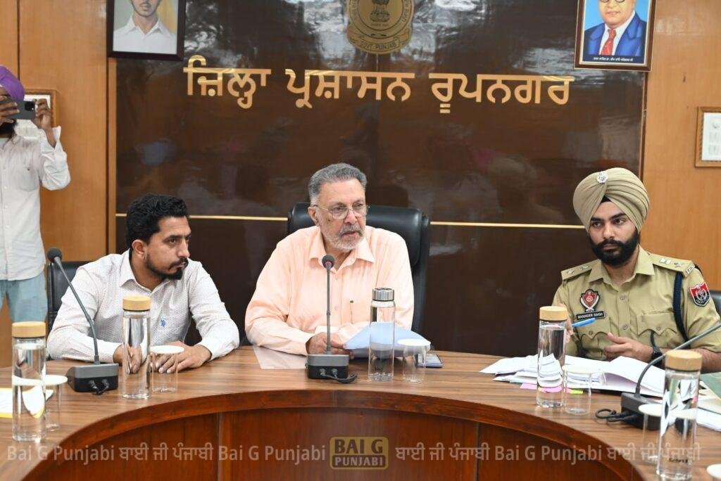 ਰੂਪਨਗਰ ਜ਼ਿਲ੍ਹਾ ਮੁੱਖ ਮੰਤਰੀ ਸਿਹਤ ਬੀਮਾ ਯੋਜਨਾ ਕਾਰਡ ਬਣਾਉਣ 'ਚ ਪੰਜਾਬ ਭਰ 'ਚੋਂ ਮੋਹਰੀ ਬਣਿਆ 1000466504