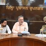 ਰੂਪਨਗਰ ਜ਼ਿਲ੍ਹਾ ਮੁੱਖ ਮੰਤਰੀ ਸਿਹਤ ਬੀਮਾ ਯੋਜਨਾ ਕਾਰਡ ਬਣਾਉਣ 'ਚ ਪੰਜਾਬ ਭਰ 'ਚੋਂ ਮੋਹਰੀ ਬਣਿਆ 1000466504