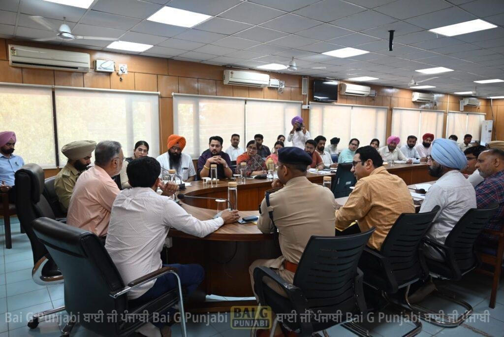 ਰੂਪਨਗਰ ਜ਼ਿਲ੍ਹਾ ਮੁੱਖ ਮੰਤਰੀ ਸਿਹਤ ਬੀਮਾ ਯੋਜਨਾ ਕਾਰਡ ਬਣਾਉਣ 'ਚ ਪੰਜਾਬ ਭਰ 'ਚੋਂ ਮੋਹਰੀ ਬਣਿਆ 1000466507