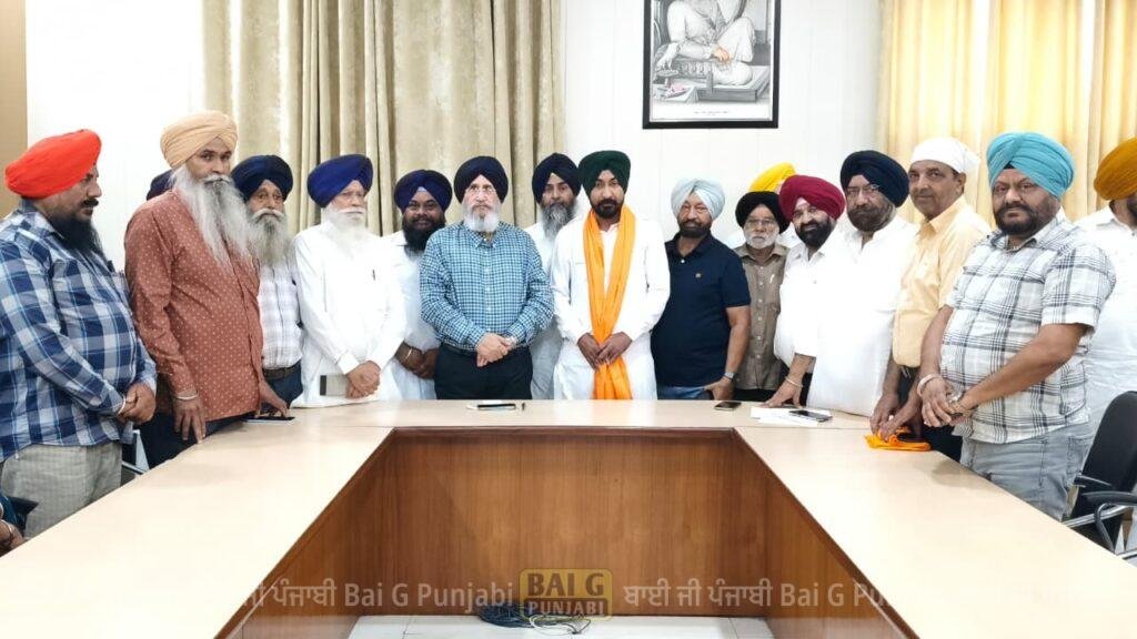 ਸ਼੍ਰੋਮਣੀ ਅਕਾਲੀ ਦਲ ਸ਼ਹਿਰੀ ਵਿੱਚ ਸ਼ਮੂਲੀਅਤ ਕੀਤੀ 1000467347