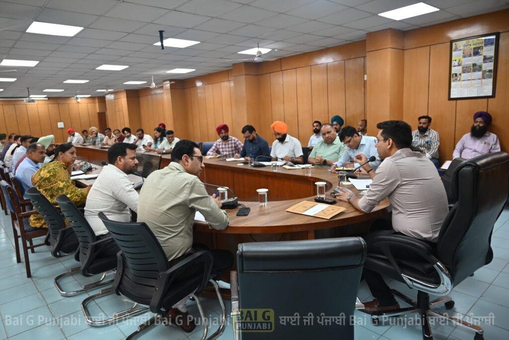 ਮੁੱਖ ਮੰਤਰੀ ਪੰਜਾਬ ਭਗਵੰਤ ਮਾਨ ਦੀ ਸ਼ੁਕਰਾਨਾ ਯਾਤਰਾ ਦੀਆਂ ਤਿਆਰੀਆਂ ਸਬੰਧੀ ਡਿਪਟੀ ਕਮਿਸ਼ਨਰ ਵੱਲੋਂ ਉੱਚ ਅਧਿਕਾਰੀਆਂ ਨਾਲ ਕੀਤੀ ਗਈ ਮੀਟਿੰਗ 1000467869