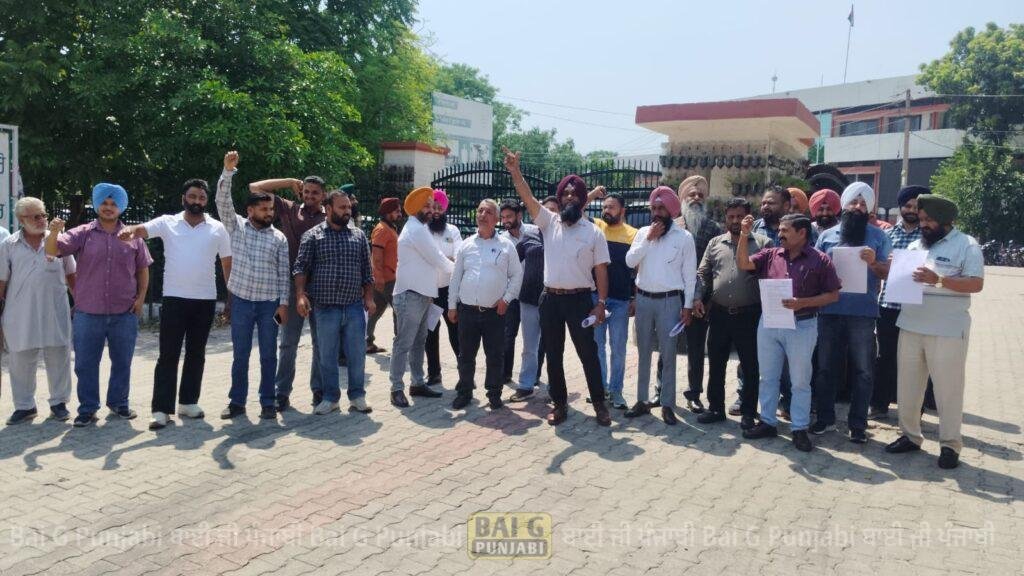 ਡੀ ਏ ਤੇ ਸਕੇਲਾਂ ਸਬੰਧੀ ਪੇਸ਼ ਕੀਤੀ ਗਈ ਰਿਪੋਰਟ ਦੀਆਂ ਕਾਪੀਆਂ ਸਾੜੀਆਂ ਗਈਆਂ 1000469520