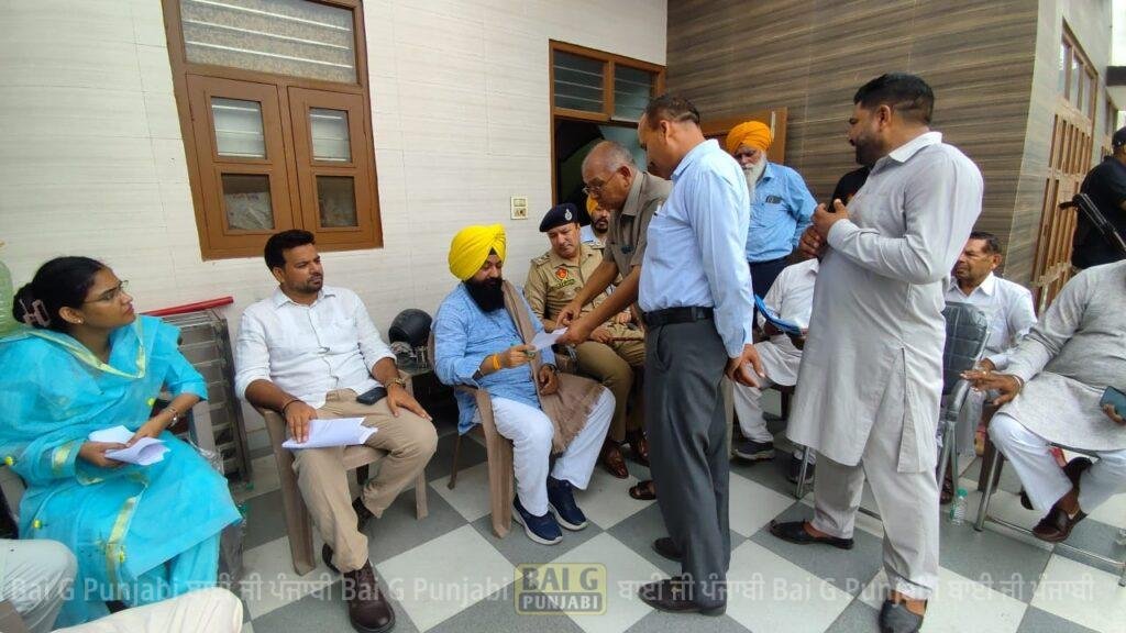 ਚੇਅਰਮੈਨ ਪੰਜਾਬ ਰਾਜ ਅਨੁਸੂਚਿਤ ਜਾਤੀਆਂ ਕਮਿਸ਼ਨ ਸ. ਜਸਵੀਰ ਸਿੰਘ ਗੜ੍ਹੀ ਨੇ ਲੋਕਾਂ ਦੀਆਂ ਸ਼ਿਕਾਇਤਾਂ ਸੁਣੀਆਂ, ਜਲਦ ਨਿਪਟਾਰੇ ਦਾ ਦਿੱਤਾ ਭਰੋਸਾ 1000471613