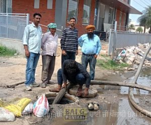 ਸੀਵਰੇਜ ਨੂੰ ਚਾਲੂ ਕਰਨ ਲਈ ਨਗਰ ਕੌਂਸਲ ਰੋਪੜ ਵੱਲੋਂ ਮਸ਼ੀਨ ਨਾਲ ਸਫਾਈ ਸ਼ੁਰੂ